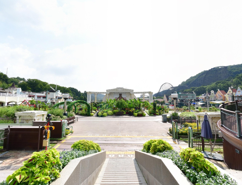 에버랜드 문라이트 퍼레이드와 케데헌 불꽃쇼 모두 볼 수 있는 자리에서 불꽃쇼 방향 뷰